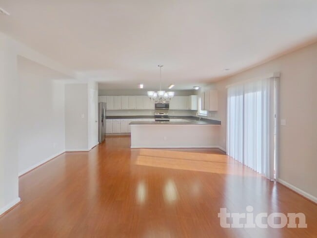 Building Photo - 11019 Kinnairds St