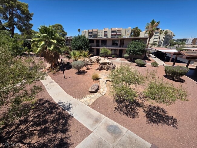 Building Photo - 615 S Royal Crest Cir