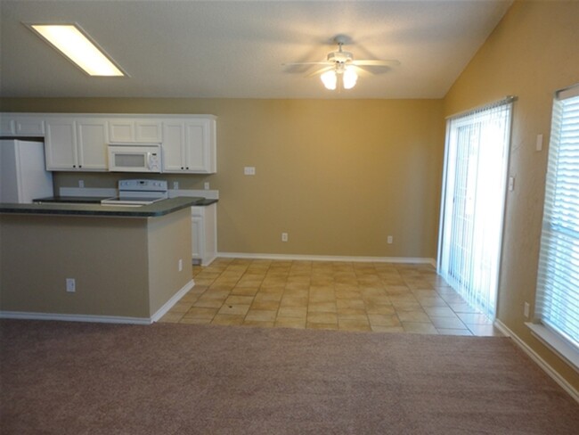Building Photo - 6500 N Chesterfield Dr
