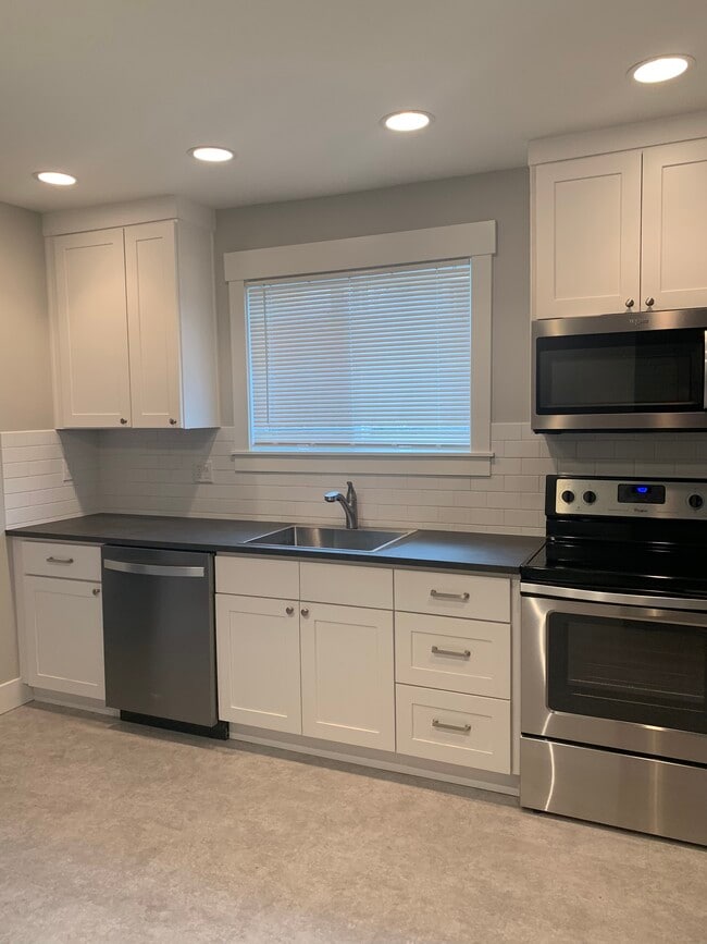 Shared Kitchen Space - 2613 Marine Ave SW