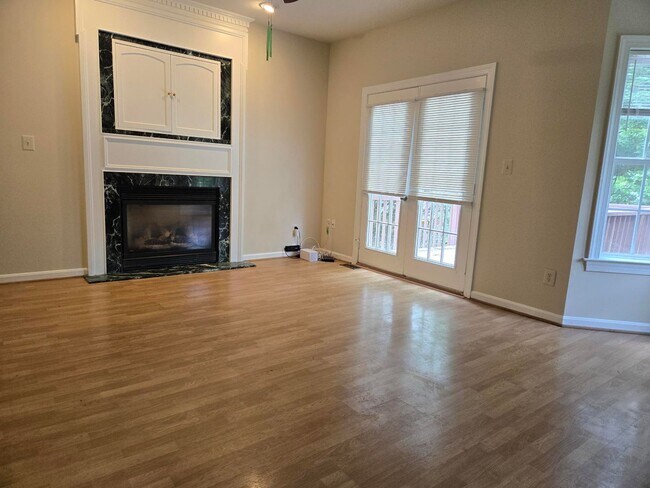 Foto del edificio - Stunning and Spacious 5 Bed 4 Bath Colonia...