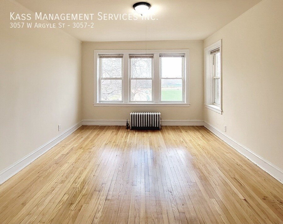 Foto principal - 3057 W Argyle St