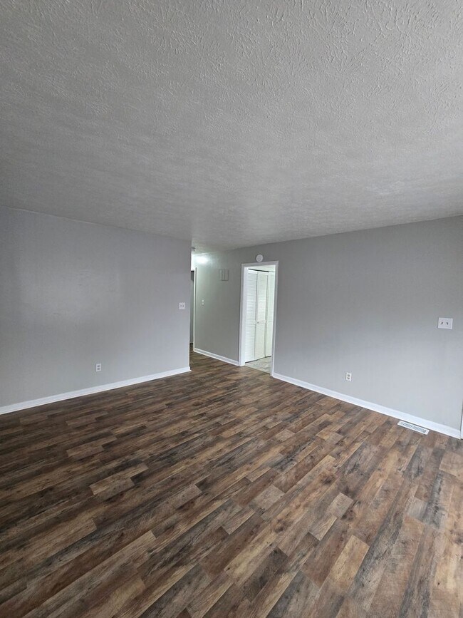 Building Photo - Two Bedroom Duplex in Lawrence Township ne...