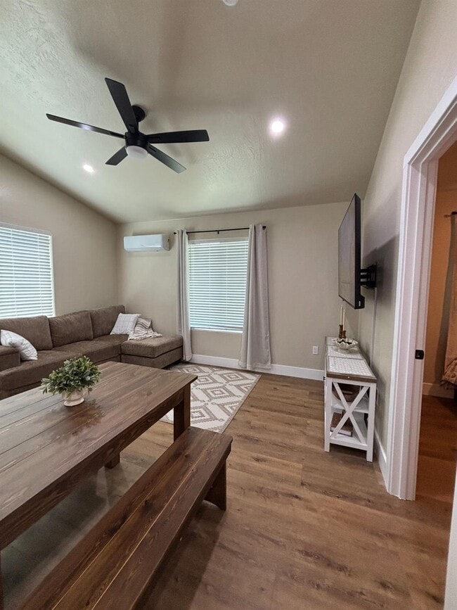 Building Photo - 5931 E Dayton Ave