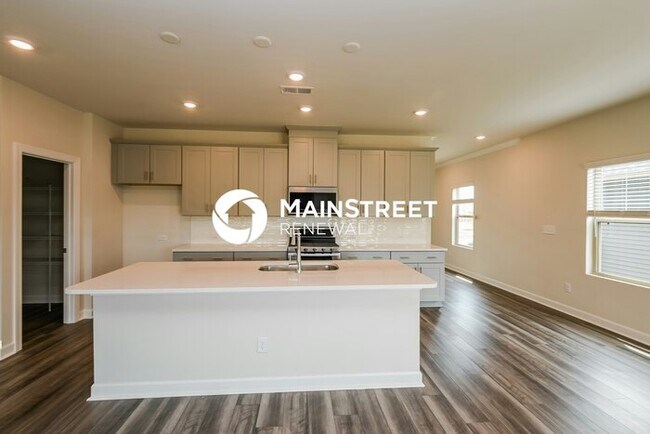 Foto del edificio - 4 Bedroom Pet-Friendly Home in Charlotte, NC with Main Street Renewal