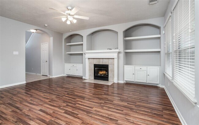 Building Photo - 131 W Burberry Cir