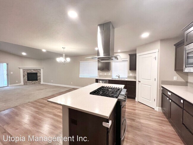 Building Photo - 3 br, 2 bath House - 2542 NW Elm Place