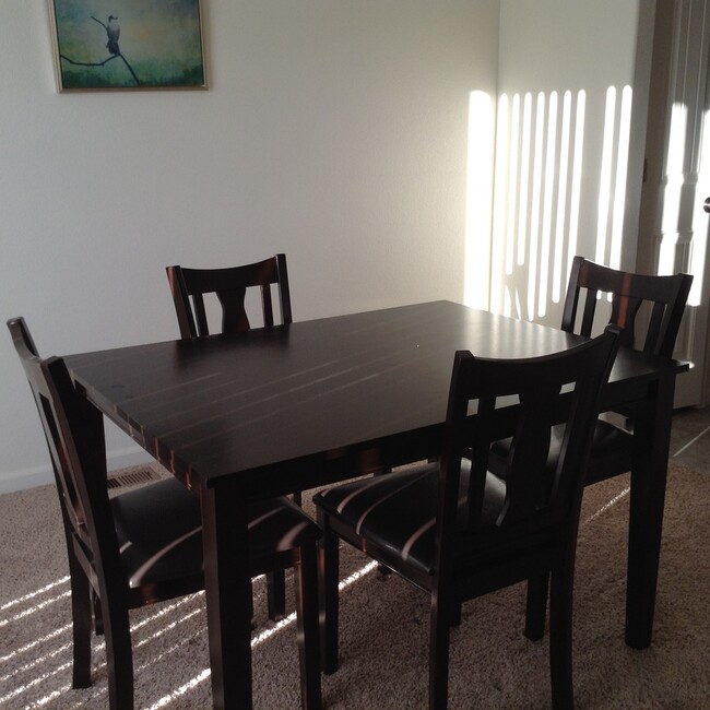 Building Photo - 3 BEDROOM, 2.5 BATHROOM, SADDLE RIDGE TOWN...