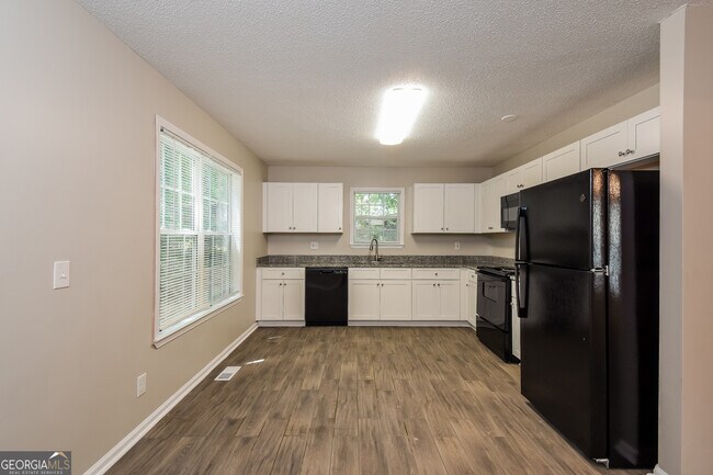 Building Photo - 10 Summit St