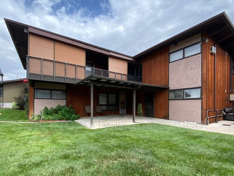 Primary Photo - 1546 Meadowlark Dr
