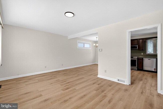 Foto del edificio - 154 Valleybrook Rd E