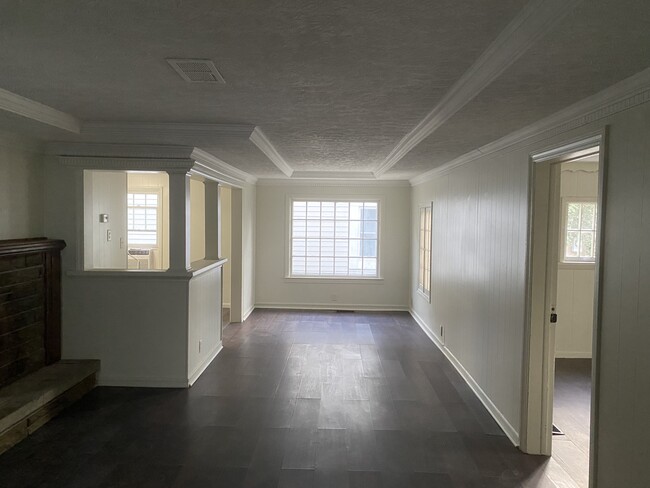 Foto del edificio - 112 W Tyler St