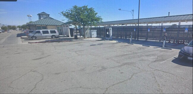Foto del edificio - 311 W Lancaster Blvd
