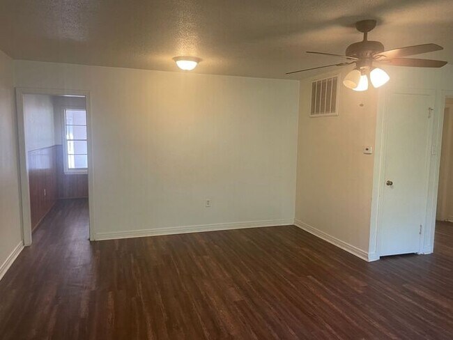 Building Photo - Downtown Conway Oversized Duplex Available...