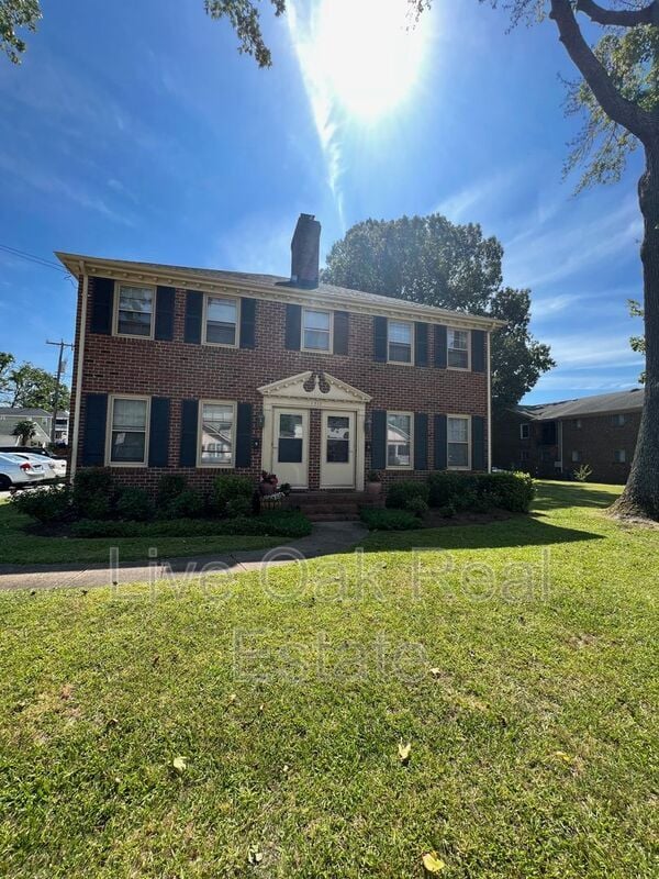 Building Photo - 1317 Cypress Ave