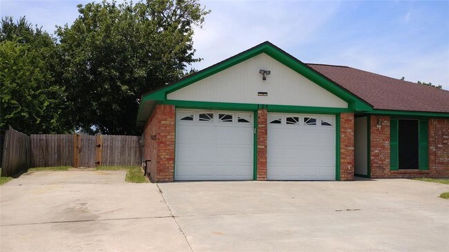 Building Photo - 106 Ironwood St