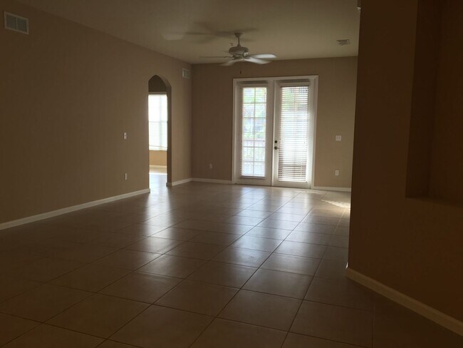 Foto del edificio - Beautiful 3/2 2nd Floor condo in gated Flo...