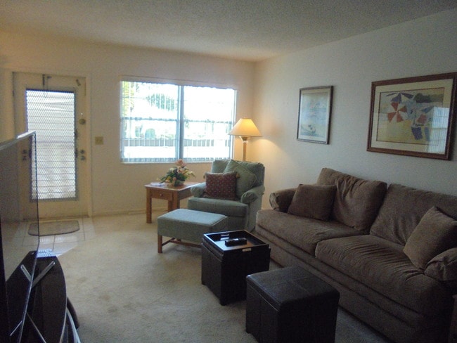 Building Photo - 2050  Hythe C   Boca Raton Fl 33434