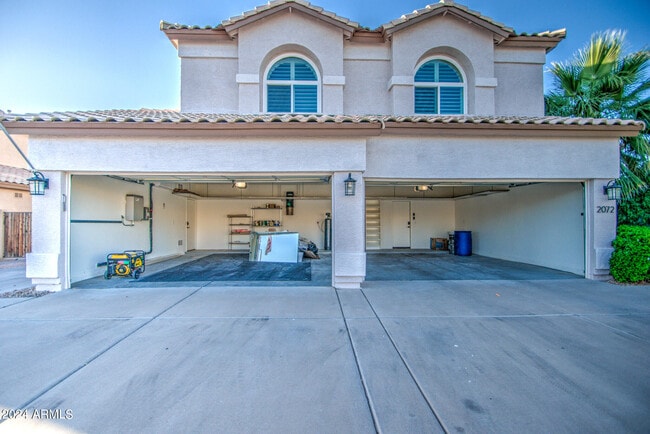 Building Photo - 2072 E Sierra Madre Ave