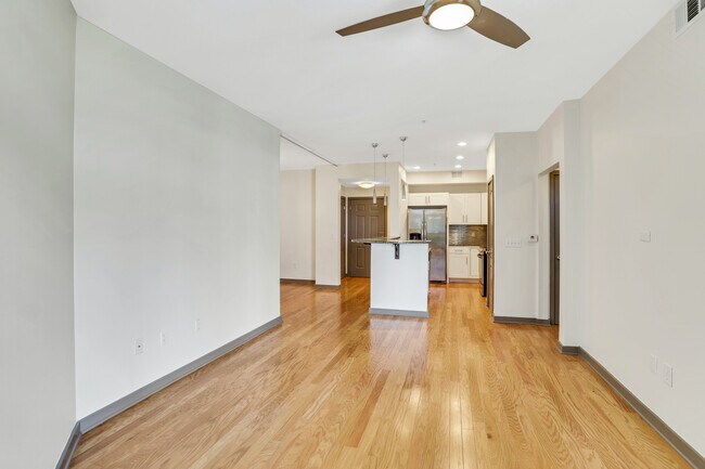 Foto del edificio - 390 17th St NW