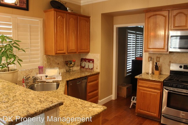 Building Photo - 4 br, 2.5 bath House - 5363 Swindon Rd