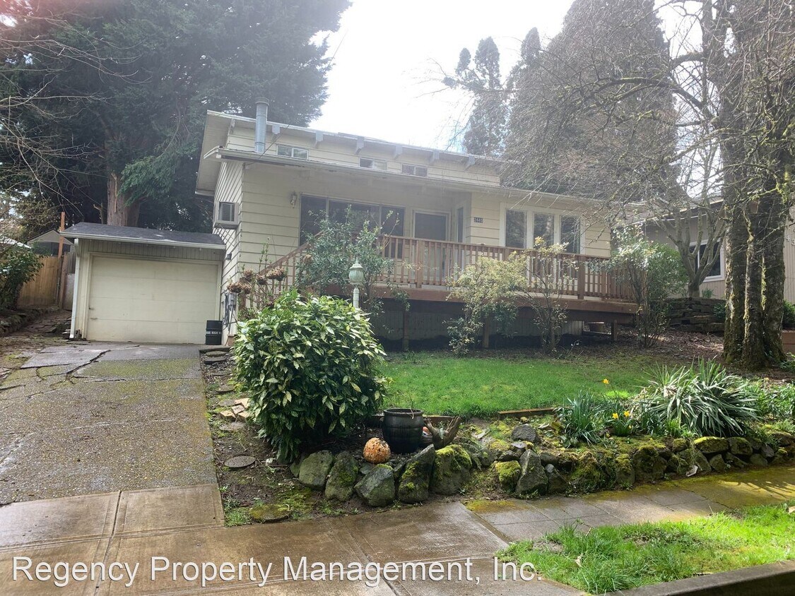 Primary Photo - 3 br, 1.5 bath House - 2445 SW Willamette ...