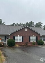 Building Photo - 1640 Classic Dr