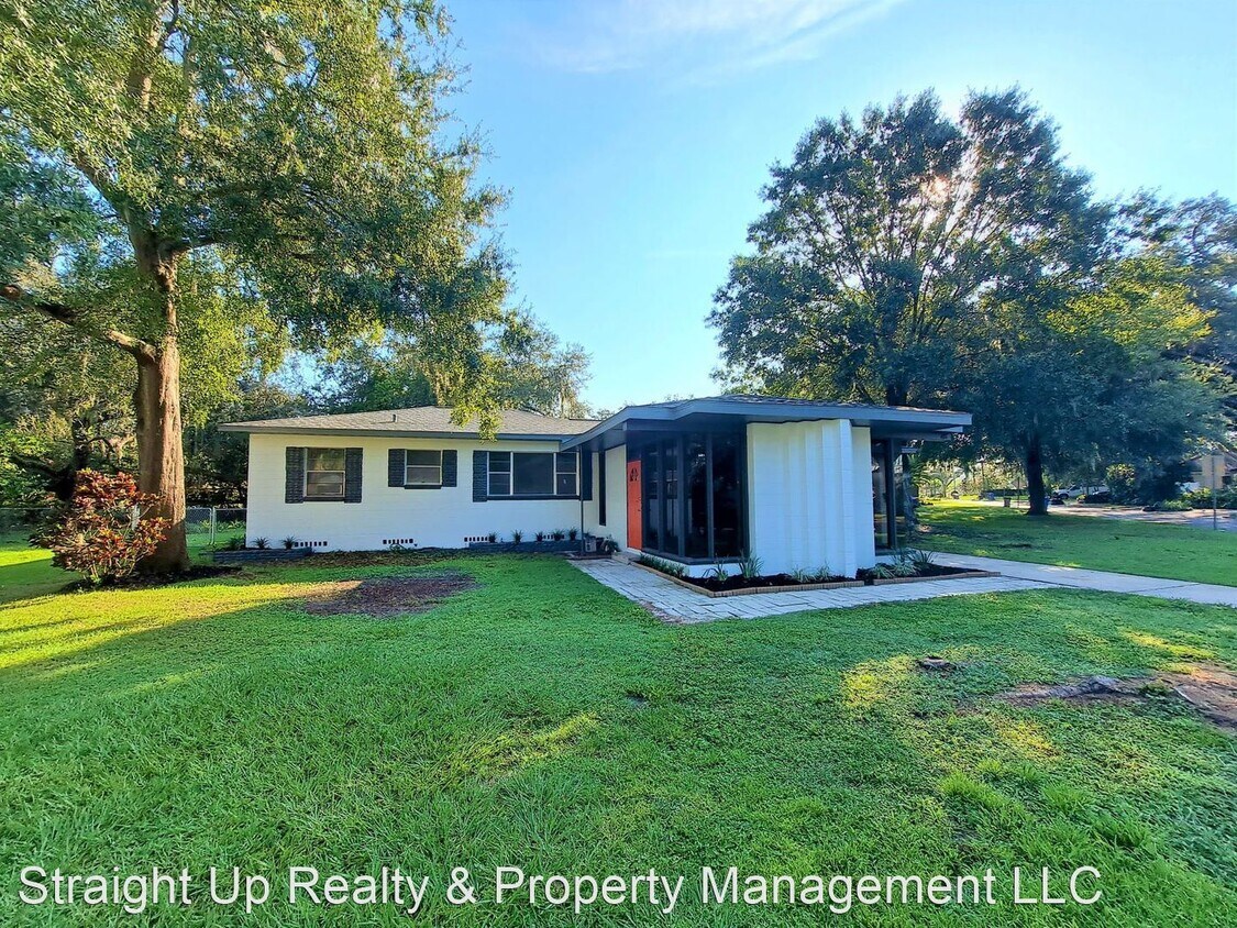 Primary Photo - 3 br, 1.5 bath House - 407 W Oak Dr