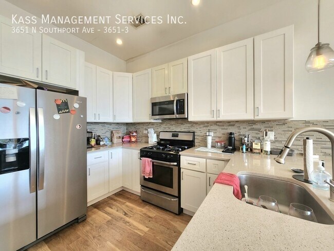 Foto del edificio - 3651 N Southport Ave