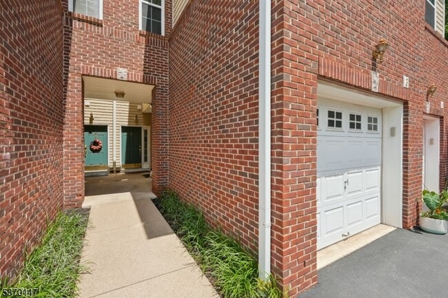Building Photo - 3 Taft Ln
