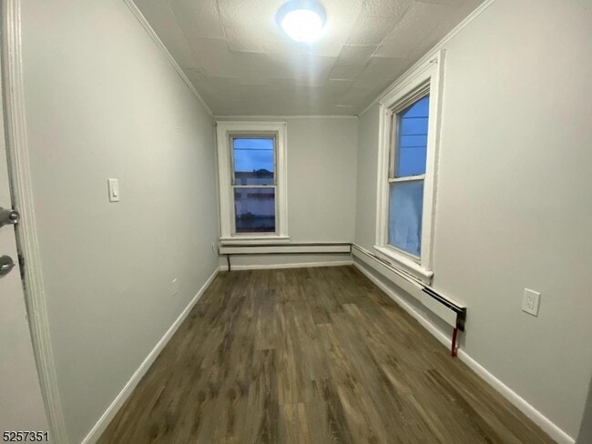 Building Photo - 135 Hudson St