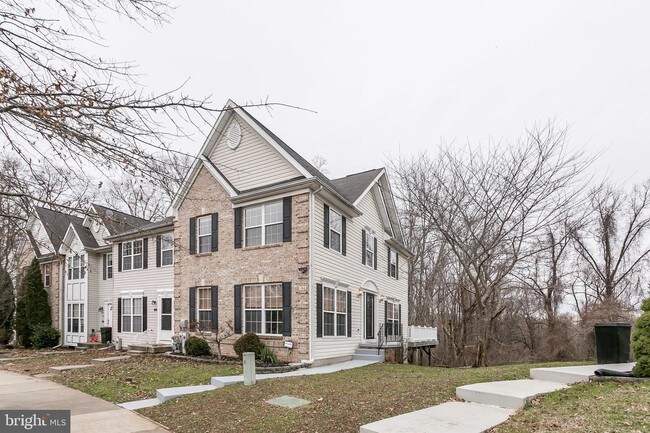 Foto del edificio - 744 Shallow Ridge Ct