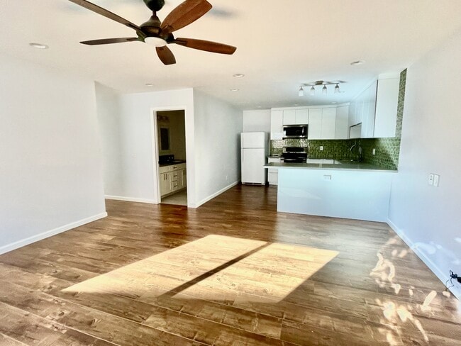 Photo - 1310 Maalahi St House