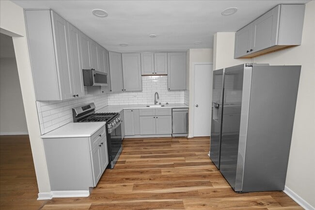 Foto del edificio - 5516 W Higgins Ave