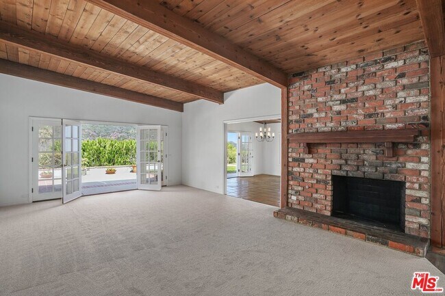 Building Photo - 1312 Duende Ln
