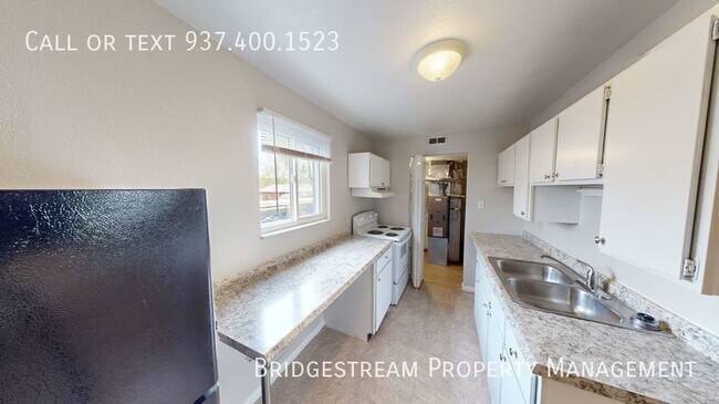 Foto del edificio - Luxury 2 bedroom, 1 bath unit with carport...