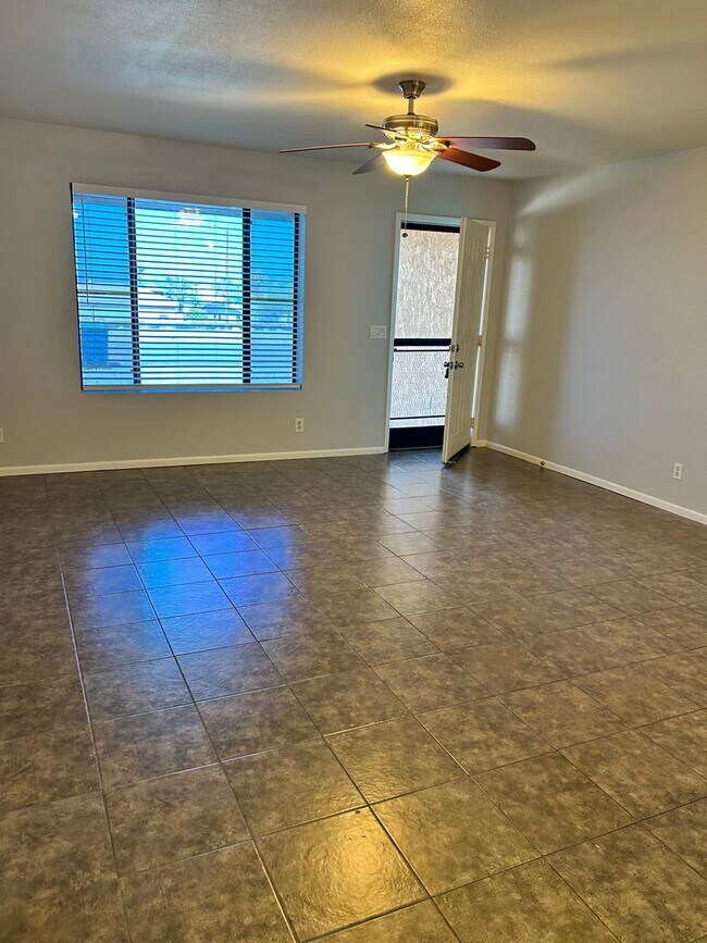 Foto del edificio - Unfurnished Duplex!