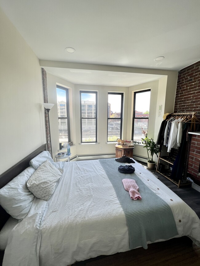 Building Photo - 21 Cortes St