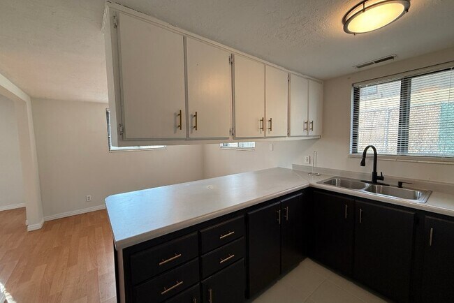 Foto del edificio - 365 Downington Ave S
