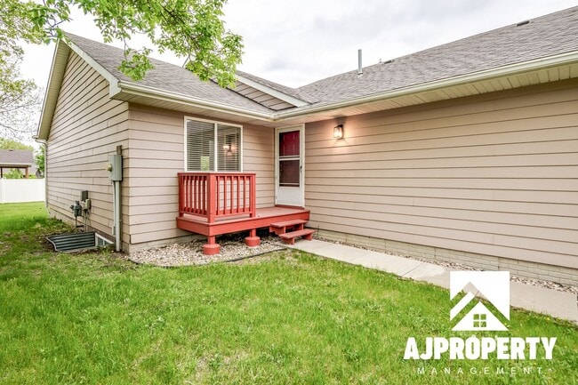 Foto del edificio - 4 Bedroom 2 bathroom near Memorial middle ...