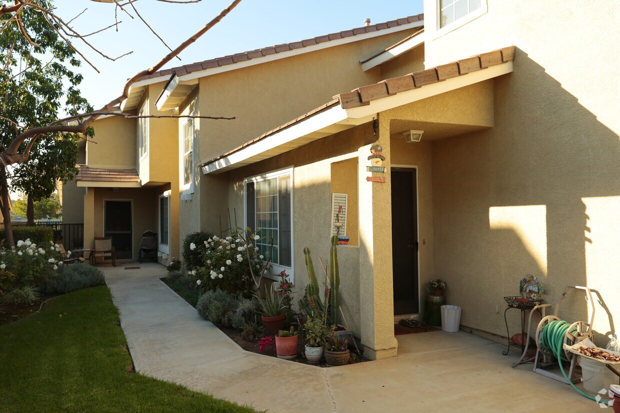 Building Photo - 221 S Flower Ave