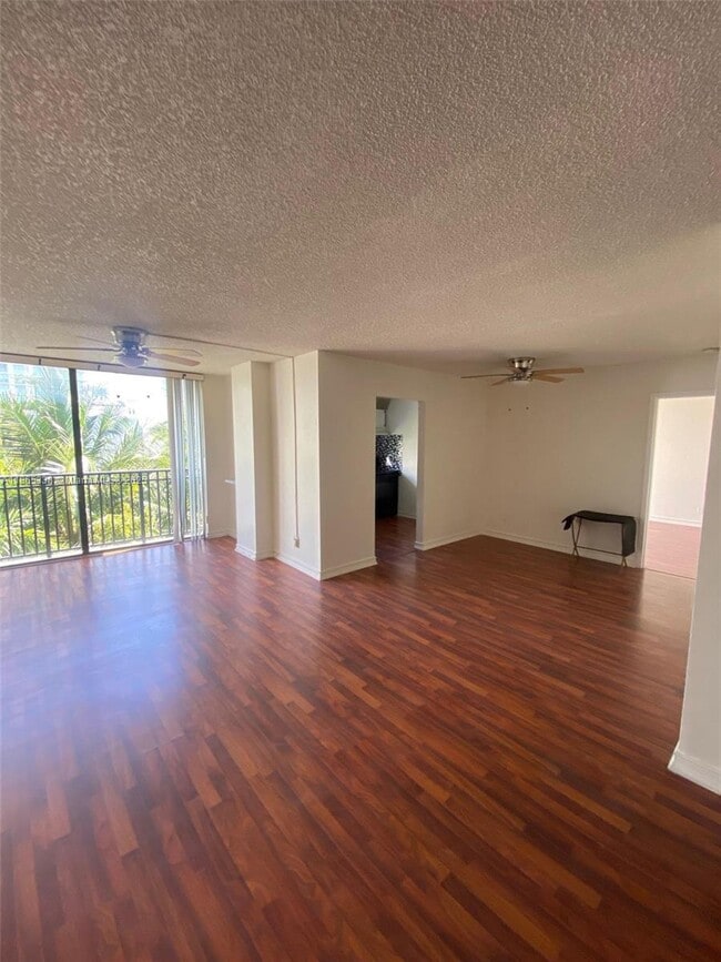 Foto del edificio - 16909 N Bay Rd