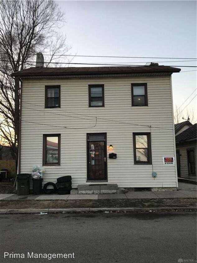 Primary Photo - 119-125 Old Main St