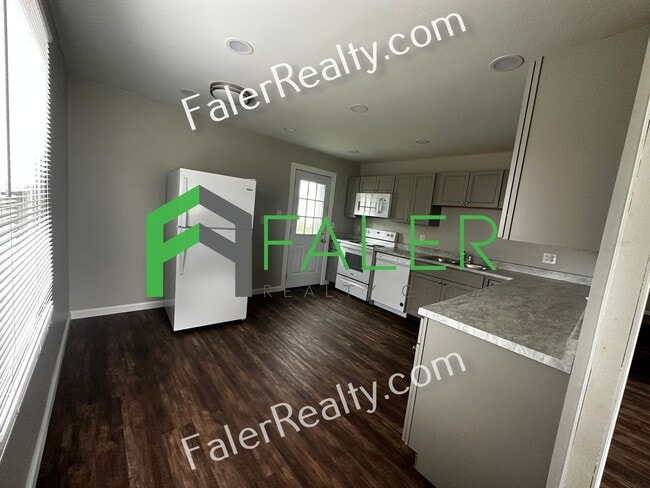 Building Photo - 498 Ridgebury Dr