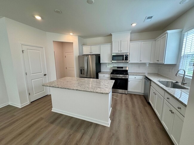 Building Photo - Beautiful New 3BR/2.5BA Townhouse