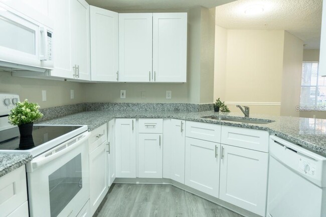 Foto del edificio - 5560 Metrowest Blvd