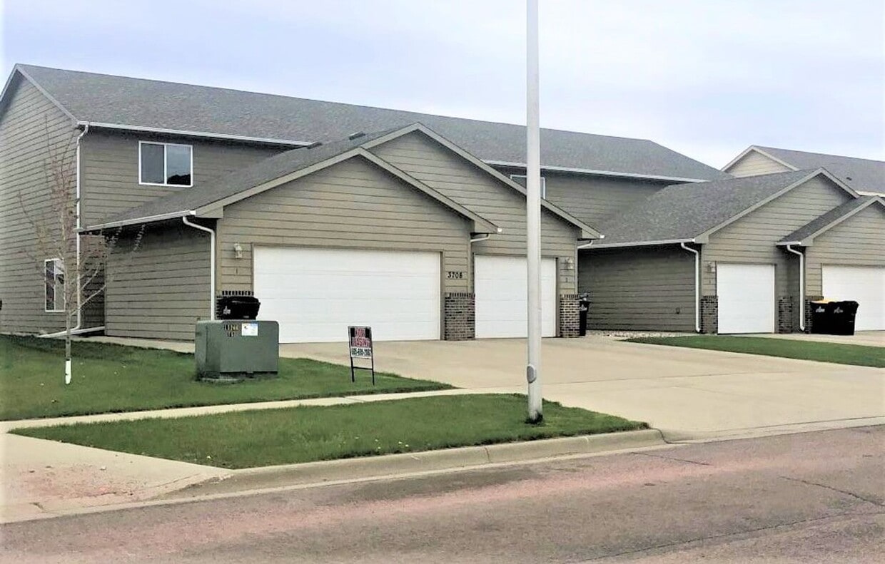 Primary Photo - 3708 W 93rd St