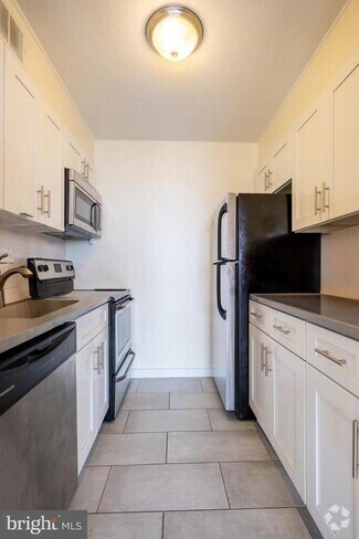 Building Photo - 224-30 W Rittenhouse Square