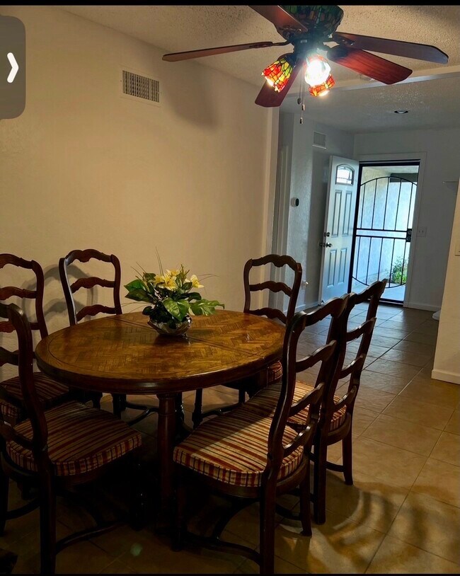 Foto del edificio - 10808 Esmond Ct
