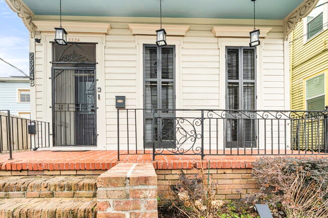 Foto del edificio - 2324 Ursulines Ave